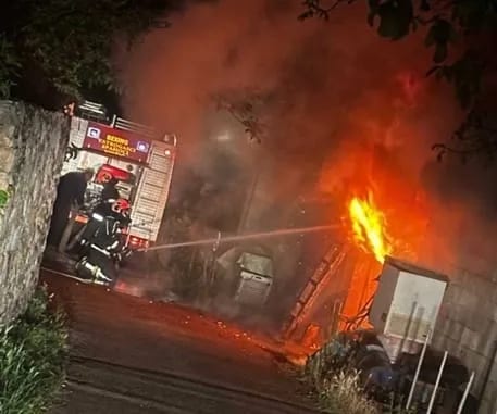 U Liverovićima gorio pomoćni objekat