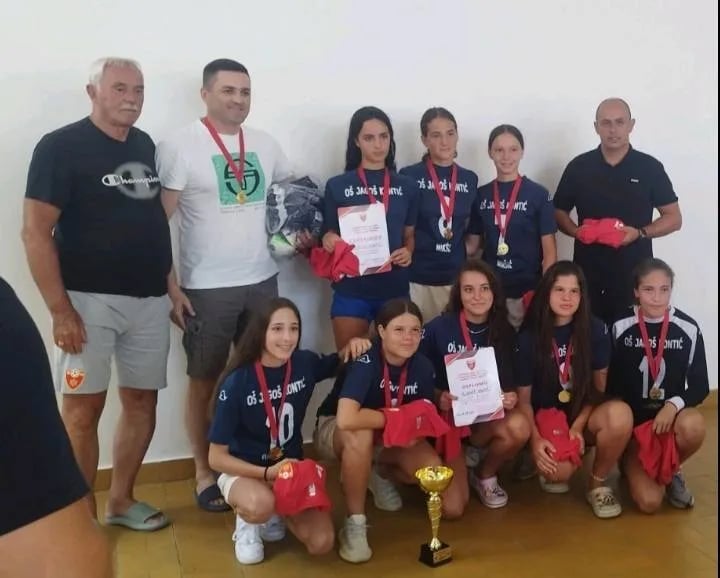 Učenice OŠ ''Jagoš Kontić'' šampionke Crne Gore u fudbalu