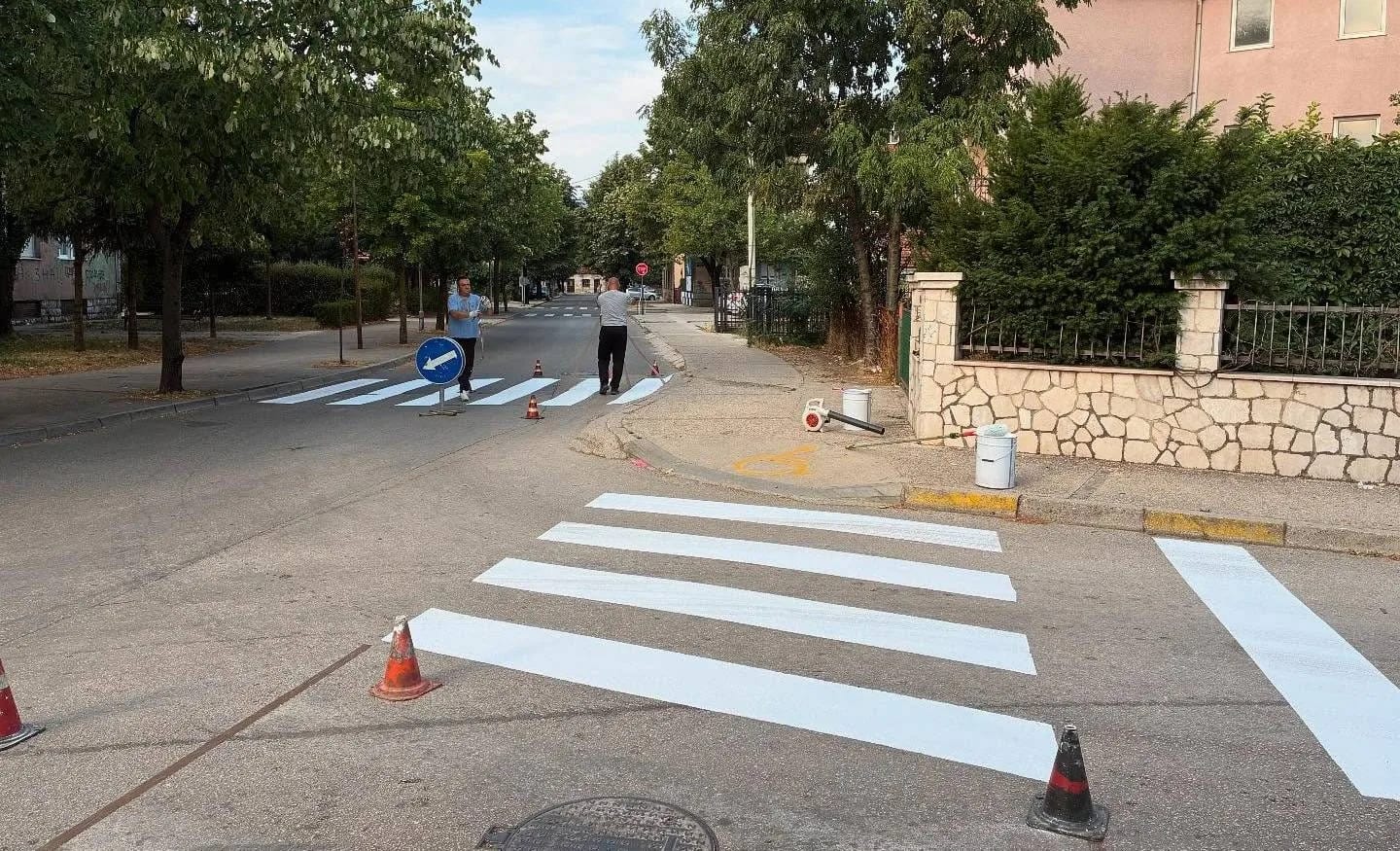 (FOTO) U toku iscrtavanje horizontalne signalizacije