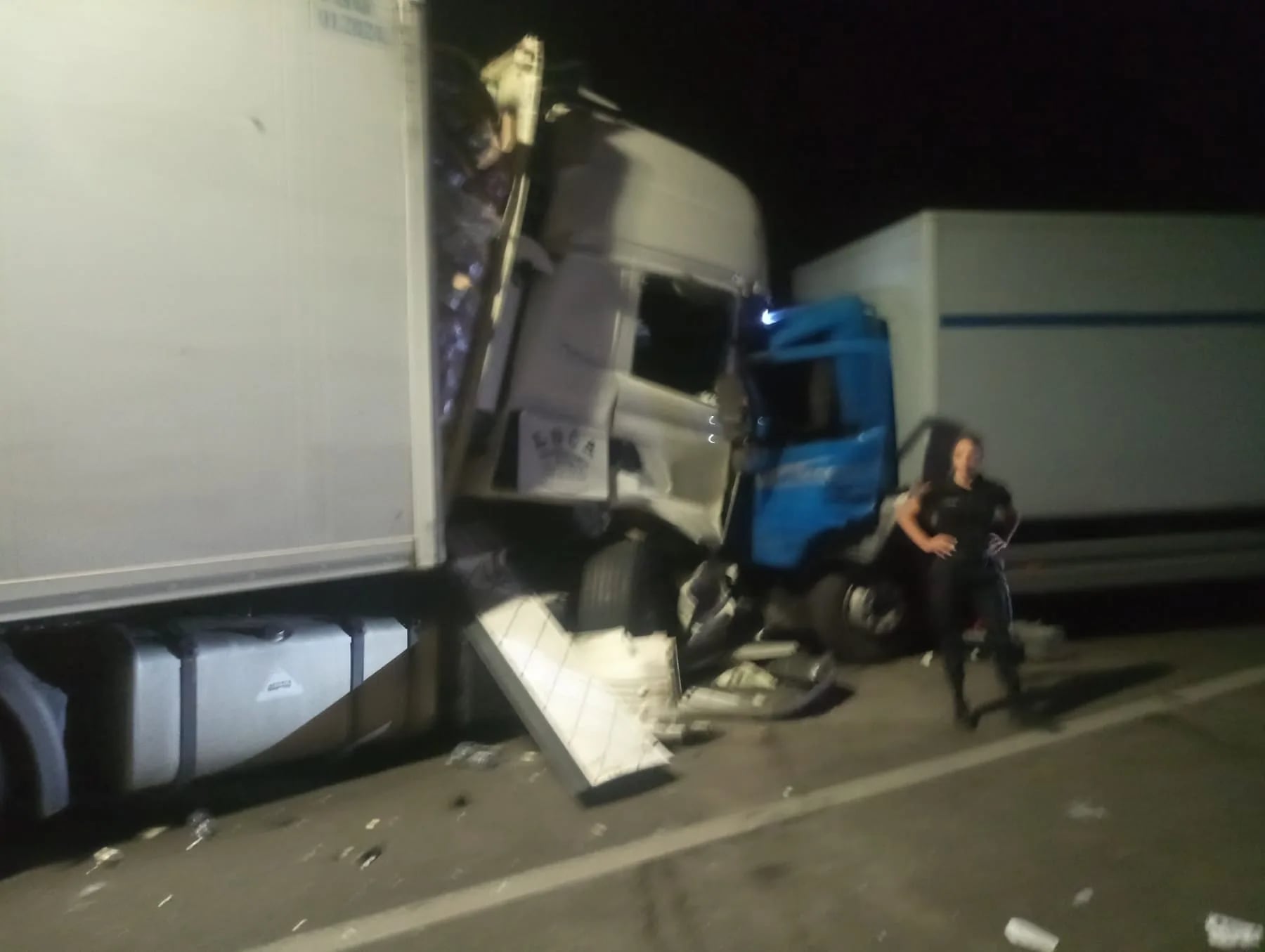 Udes dva kamiona u tunelu Budoš, teže povrijeđen mladić