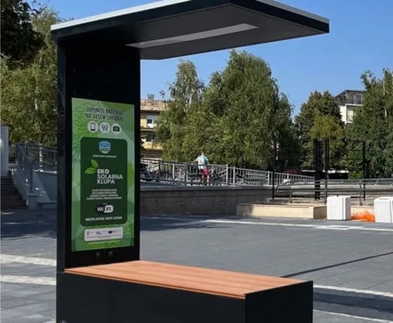 Plužine dobijaju interaktivnu eko-solarnu klupu