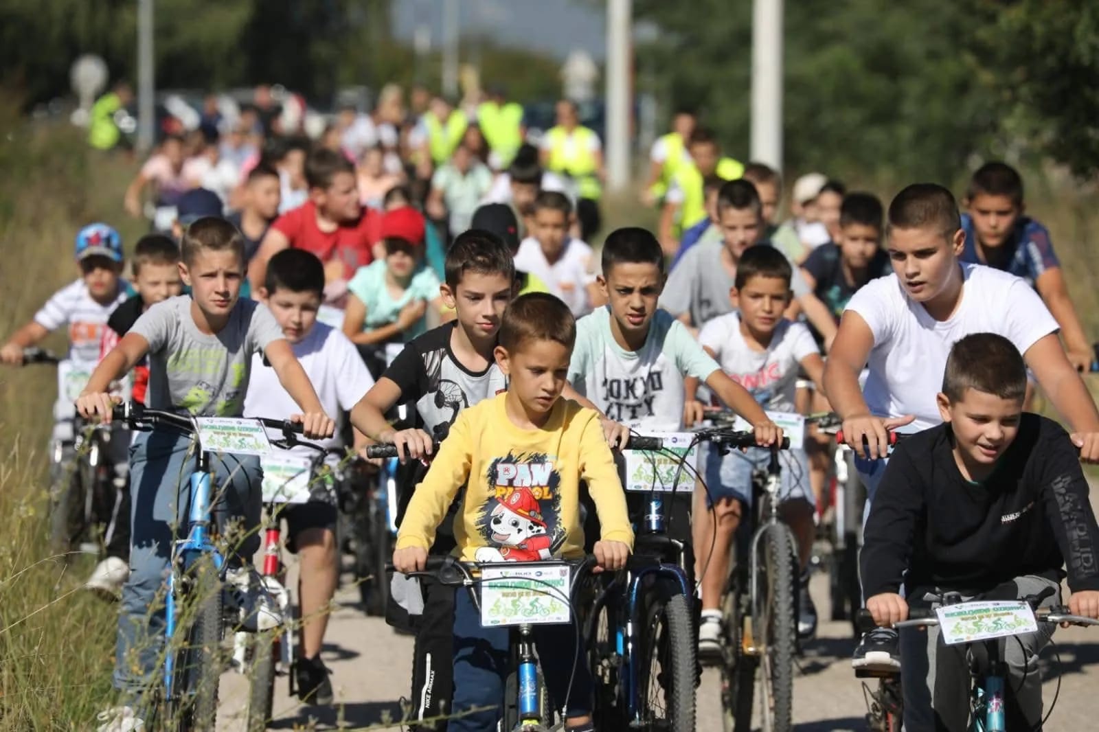 (FOTO) Biciklijada u Ozrinićima okupila stotinu učesnika