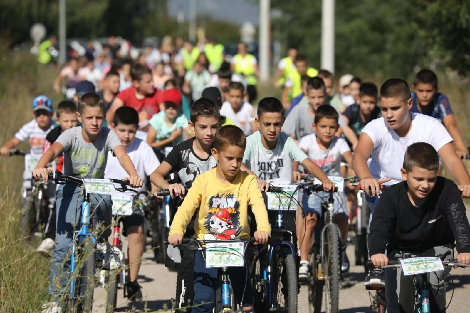 (FOTO) Biciklijada u Ozrinićima okupila stotinu učesnika