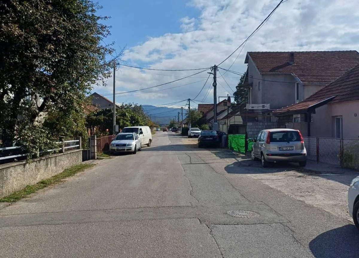 Brza vožnja u Ulici 18. septembra, mještani traže postavljanje ležećih policajaca