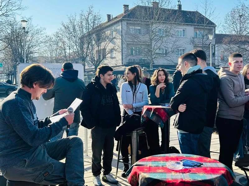 Edukativno-zabavni kviz okupio srednjoškolce na Trgu slobode