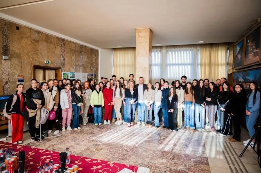 Izloženo 65 dječjih radova povodom Dana ljudskih prava