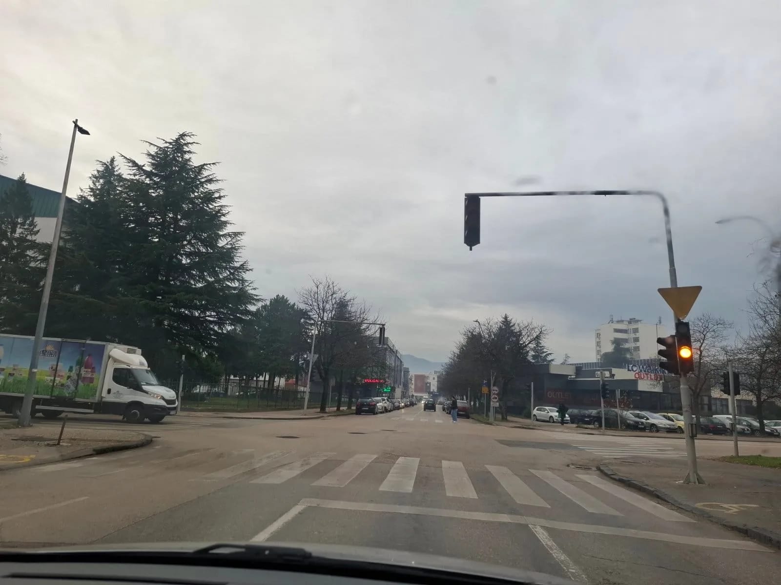 ČITAOCI ŠALJU: Semafori kod Osnovnog suda danima u kvaru