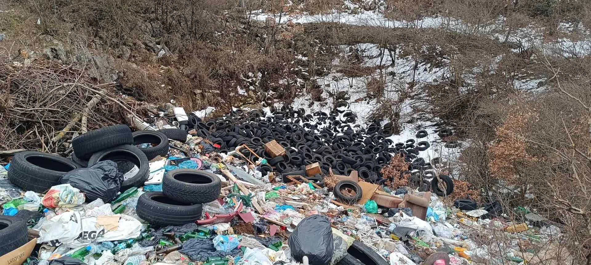 "Kamione starih guma i mrtvih životinja istovaraju u prirodu"