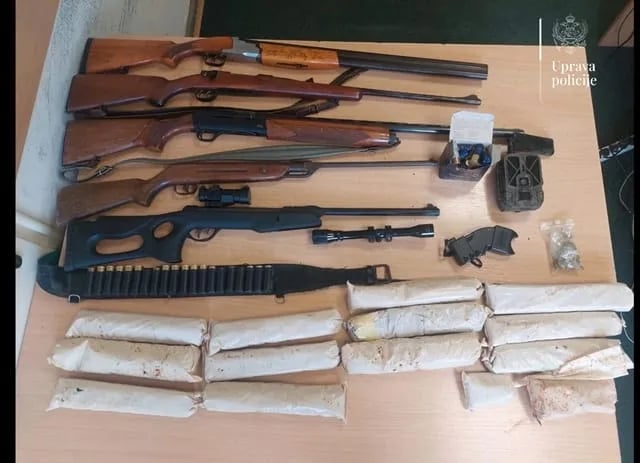 Pretresi u Nikšiću i Grahovu: Uhapšen osumnjičeni za pomaganje u pokušaju ubistva, oduzeto oružje, eksploziv, vozilo...