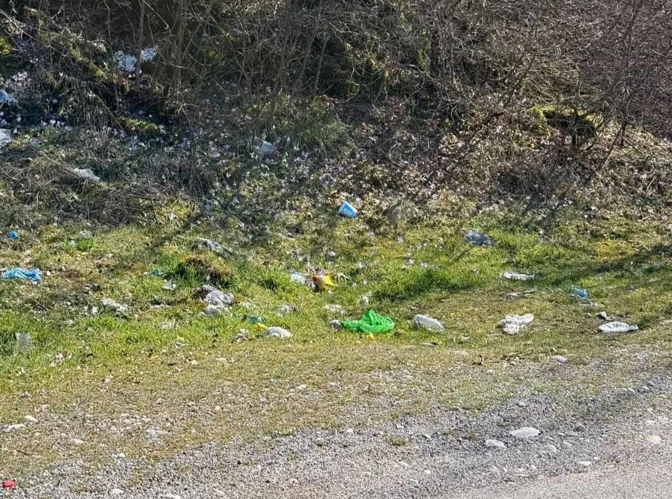 ČITAOCI ŠALJU: Martovsko sunce razotkrilo problem smeća na Slanom jezeru