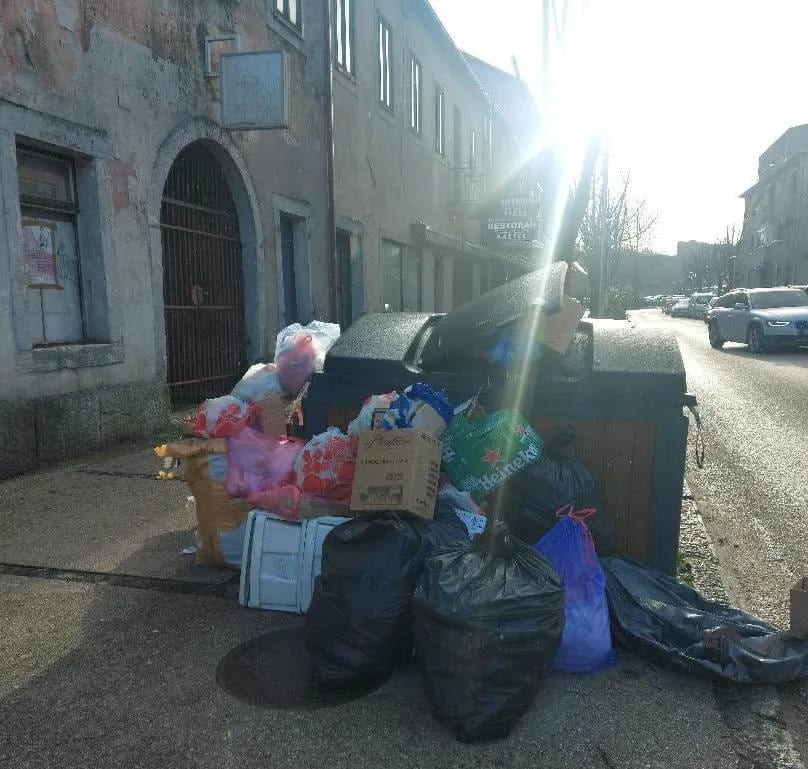 Dobro je da Kos nije prošetala danas Karađorđevom