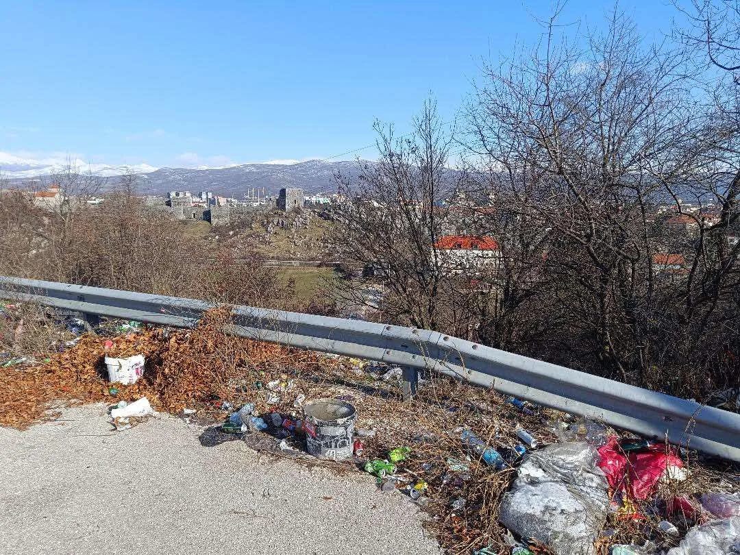 ČITAOCI ŠALJU: Otpad uz magistralni put Nikšić–Žabljak