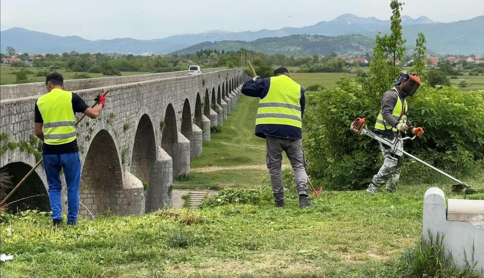 (FOTO) Od Carevog mosta do Ostroga: Čistili trasu uoči Dana Svetog Vasilija