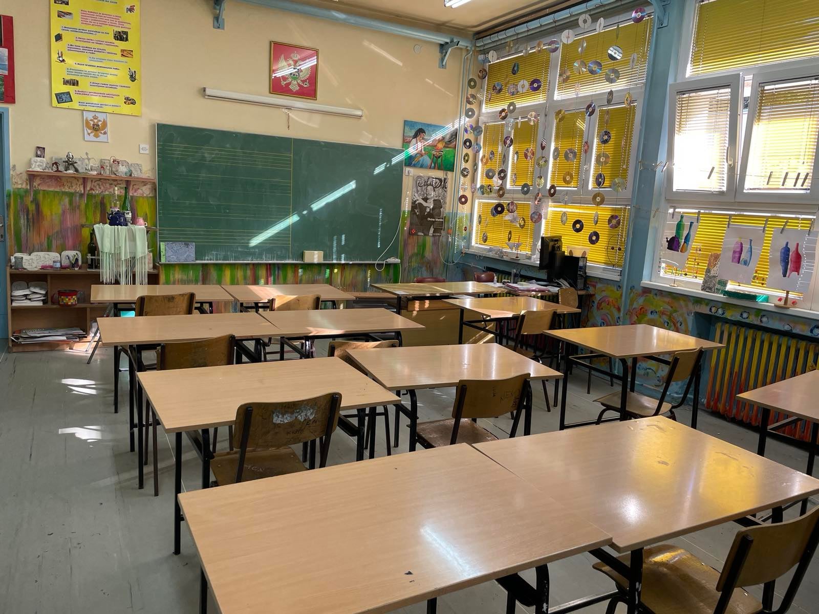 Više od polovine nastavnika ne bi preporučilo mladima da rade u prosvjeti: Plate, stres i pad ugleda najveći problemi