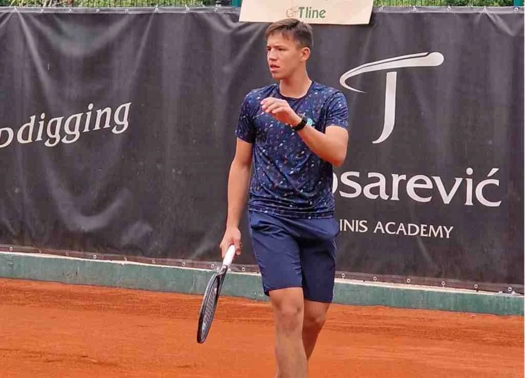 Simon Knežević na Havajima