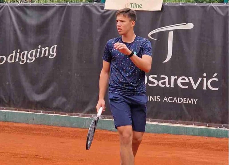 Simon Knežević na Havajima
