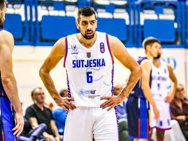 Sedmorica produžila ugovore, stigao Mitrović, šestorica otišla