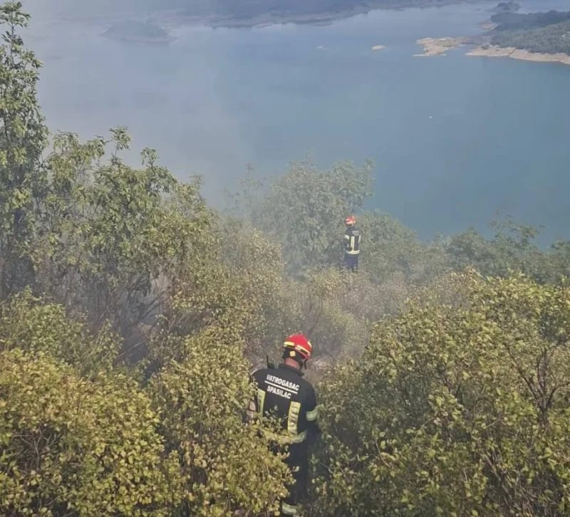 “Aktivan požar iznad Krupca, ali objekti nisu ugroženi”