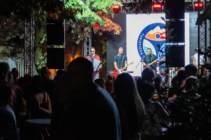 FOTO: Koncert Električnog orgazma i Samostalnih referenata za kraj festivala "Korzo"