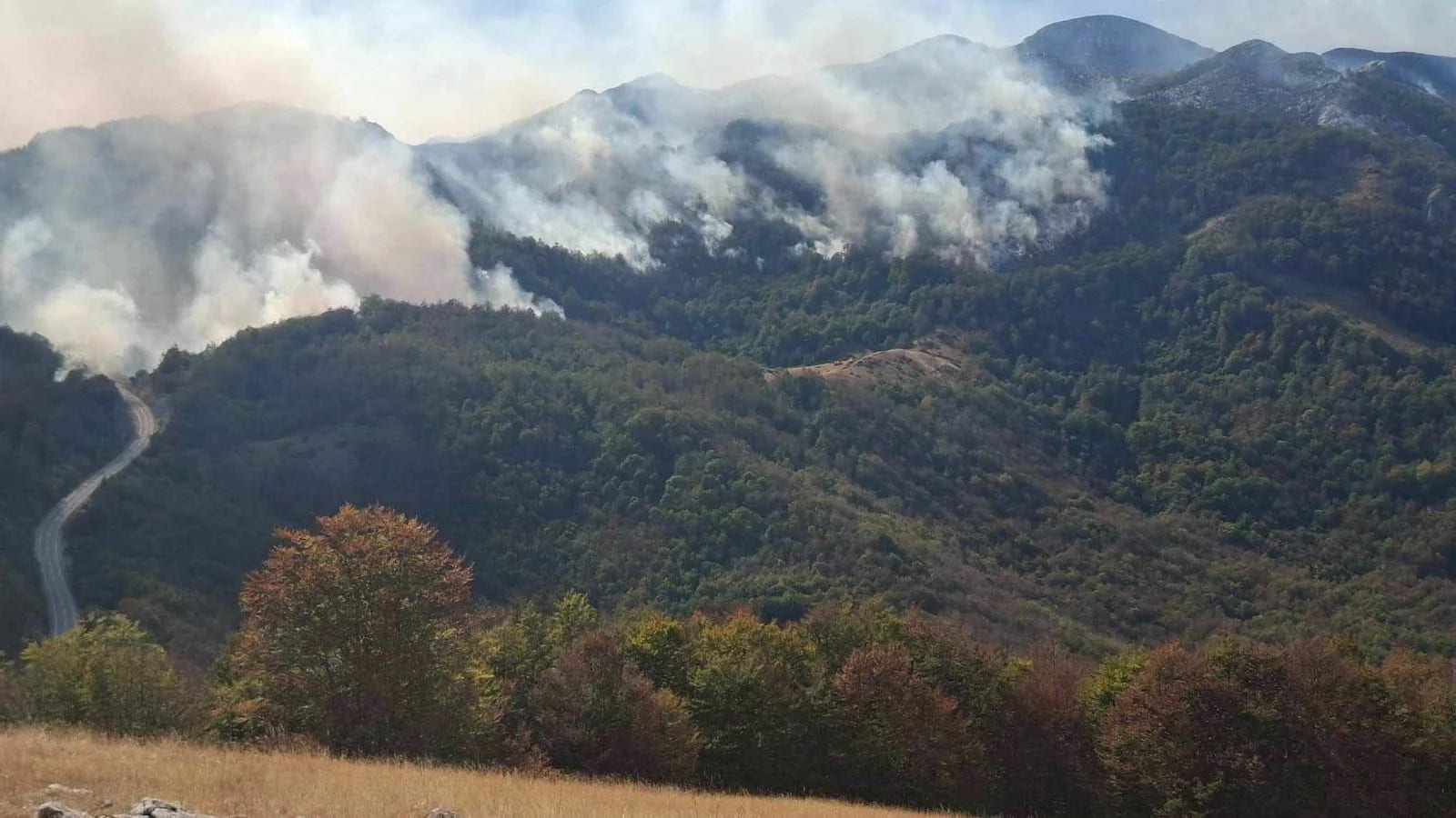 Novi požar, gori i u Pragi