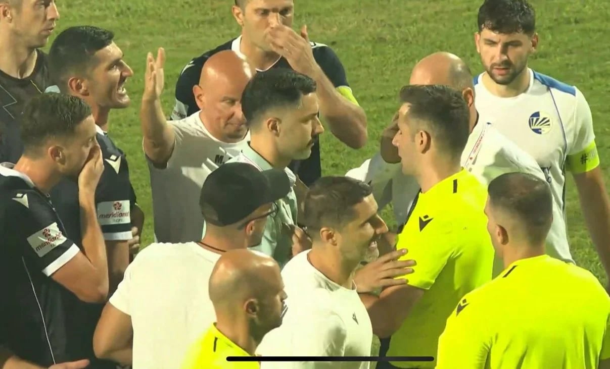 FOTO: Prekinut meč u Petrovcu, Denis Ćorić s povredom glave napustio teren