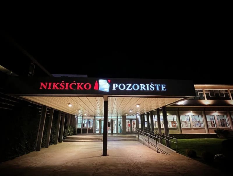 Poklon prvacima, „Ružno pače“ u Nikšićkom pozorištu