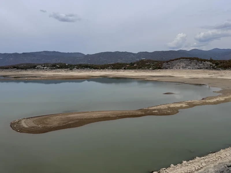 FOTO: Suše uzele maha, Slano jezero na niskom nivou