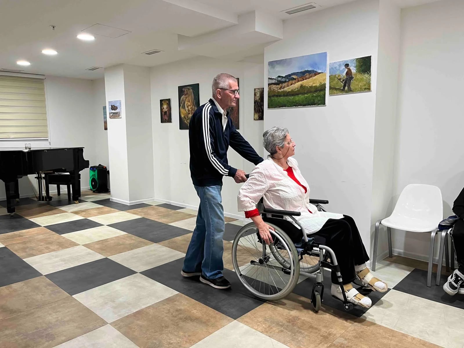 Dom za stare oplemenjen slikama sa likovne kolonije