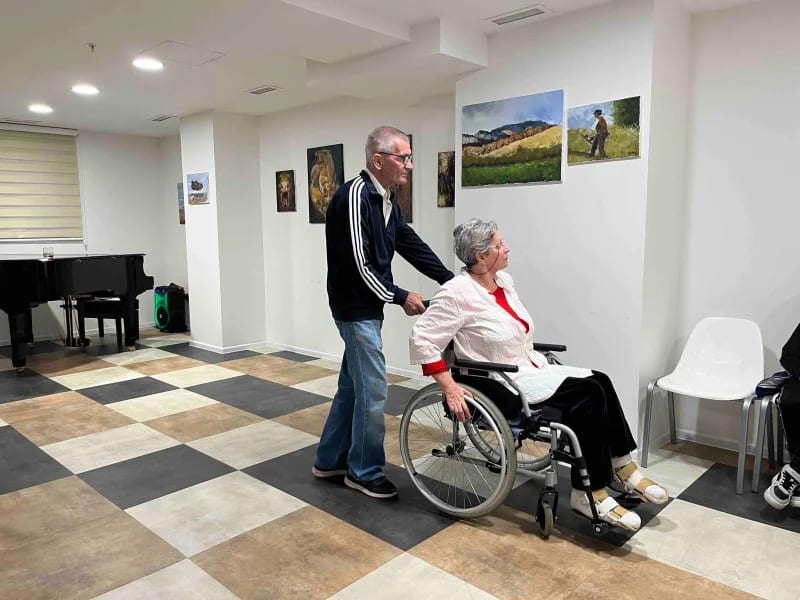 Dom za stare oplemenjen slikama sa likovne kolonije