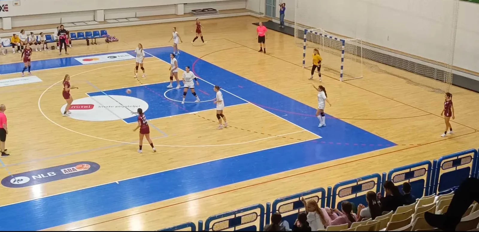 Greške u finišu odvele Nikšićanke u poraz