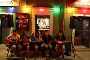 12179959_10205146217110692_855110715_n