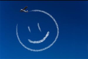 velikasmajli-avion-nebo