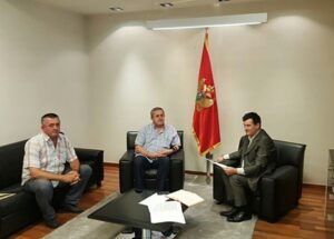 image-0-02-01-f4e246d2eac05f7be7c12f068d1774a54fa065d497933646a86f0fc38c6e0daa-v