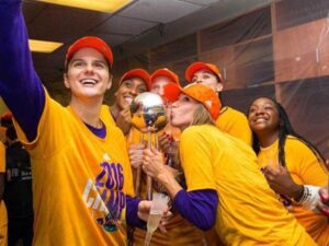 jelena_dubljevic_sa_trofejom_sparksa1