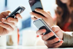 o-mobile-phone-facebook