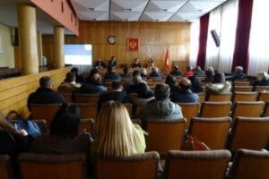 nk_parlament1