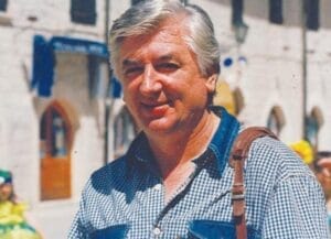 298817_242225472491040_780155876_n-960x555