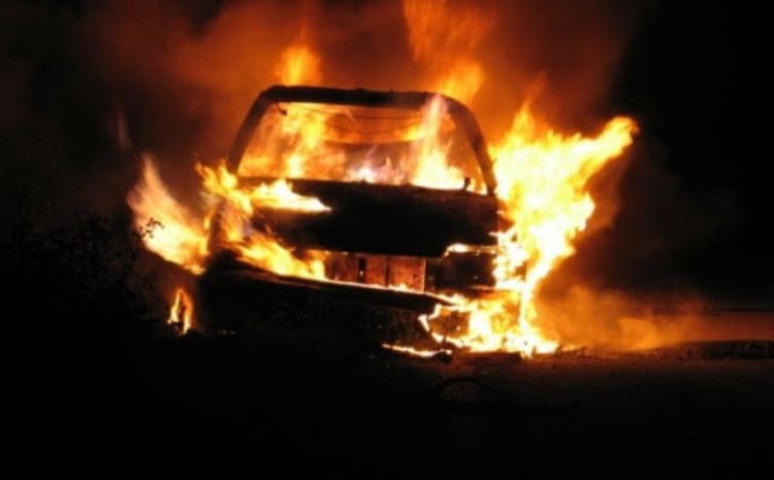 zapaljen-automobil-696x432