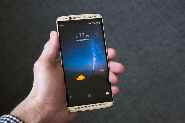 1464610695_muski-magazin-gedzeti-mobilni-telefon-zte-axon-7_99