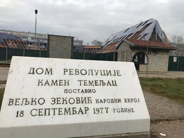 dom_revolucije_slika