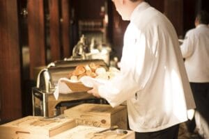 waiter-492872_960_720