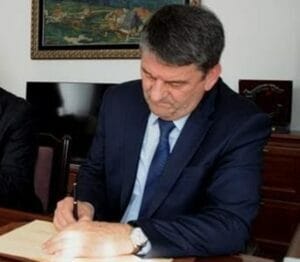 25c5784c-8c8d-4d97-bf45-21628518edd2