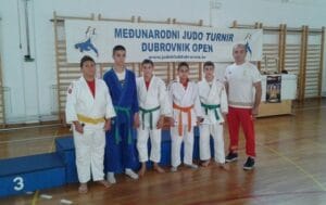 2cd90edb6b3e066f978661f2a0db61ca