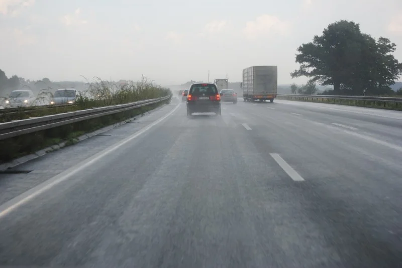 hydroplaning-397351_960_720