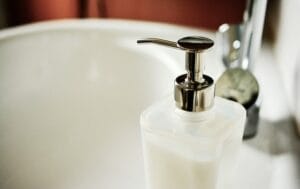 soap-dispenser-2337697_640