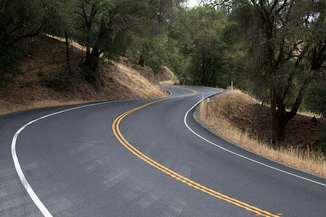 winding-road-553481_640