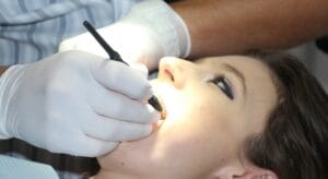 zahnreinigung-1514692_1920