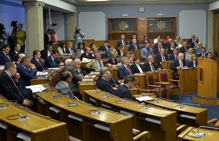 poslanici_u_skupstini