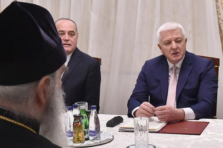 5230153_edqb7z9woaaqwc-_ls