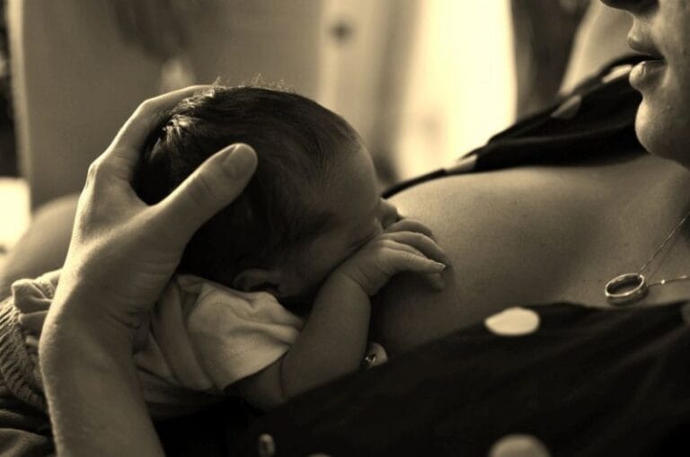 breastfeeding-5477488_1280